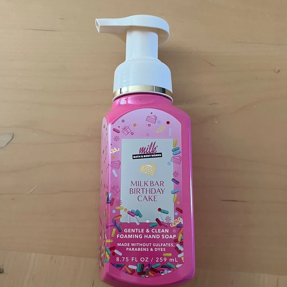 Bath and Bodyworks Birthday Cake Foaming Hand Soap - Picture 2 of 2